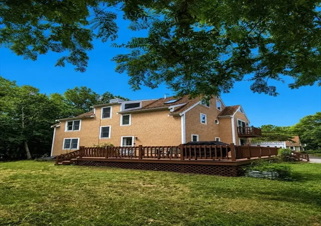 Photo 3 of Single family home for sale at 131 Whippoorwill Cir, Mashpee, MA 02649 | MLS# 73560740 | Listing updated on 2026-09-06