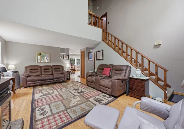 Photo 4 of Single family home for sale at 10 Evergreen Dr, Hampstead, NH 03841 | MLS# 73557477 | Listing updated on 2026-09-17