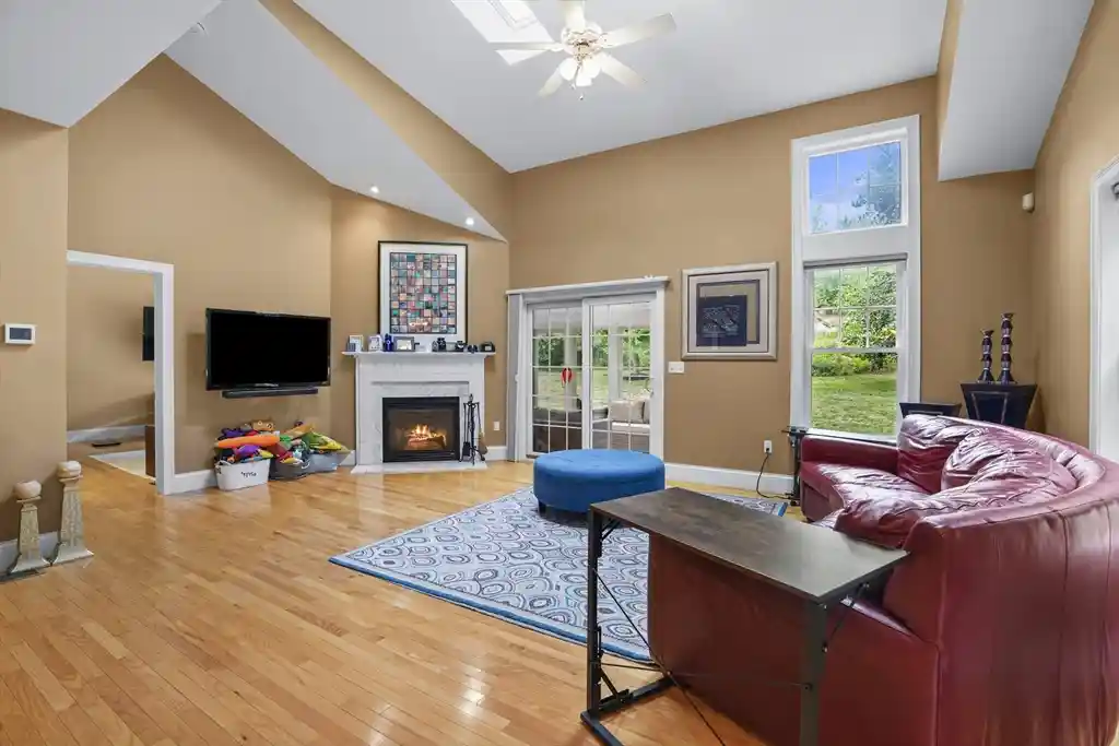 8th image of 3 Walden Wy, Milford, MA 01757