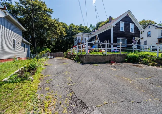 2nd image of 124 Highland Ave, Athol, MA 01331