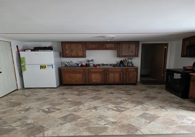 4th image of 168 Suffolk St, Lowell, MA 01854 | MLS# 73553719