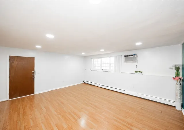 3rd image of 12 Williamsburg Ct #1, Shrewsbury, MA 01545 | MLS# 73510765