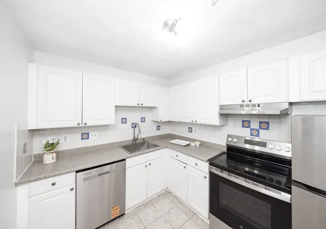 4th image of 12 Williamsburg Ct #1, Shrewsbury, MA 01545 | MLS# 73510765