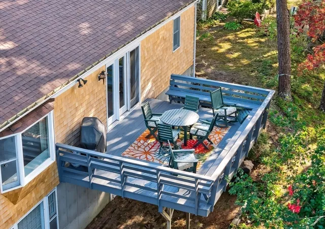 4th image of 17,17a,17b Cranberry Ln, Falmouth, MA 02536