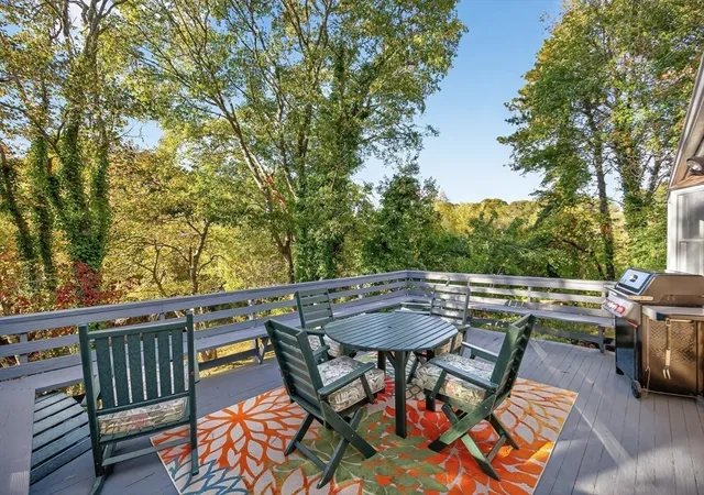 5th image of 17,17a,17b Cranberry Ln, Falmouth, MA 02536