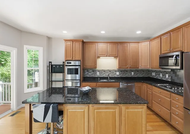 2nd image of 12 Minuteman Lane #6, Westford, MA 01886 | MLS# 73549432