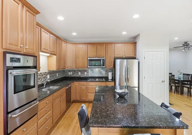 3rd image of 12 Minuteman Lane #6, Westford, MA 01886 | MLS# 73549432