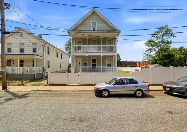Homes for sale in Holyoke, MA | 35 N Summer St, Holyoke, MA 01040 | MLS# 73525697