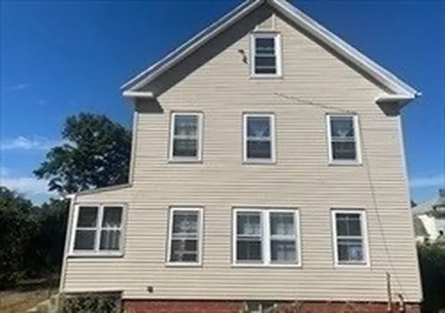 5th image of 120-r N St, Ware, MA 01082