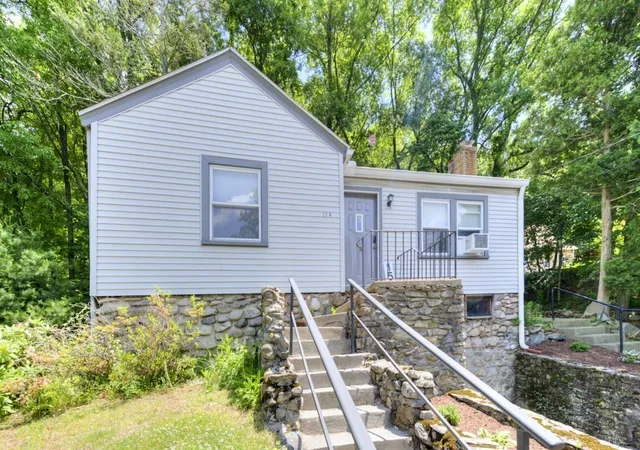 4th image of 154 Boylston Street, Shrewsbury, MA 01545 | MLS# 73535338