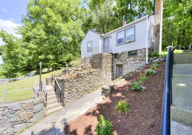 5th image of 154 Boylston Street, Shrewsbury, MA 01545 | MLS# 73535338