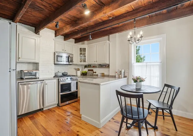 4th image of 4 Short St Pl, Boston, MA 02129
