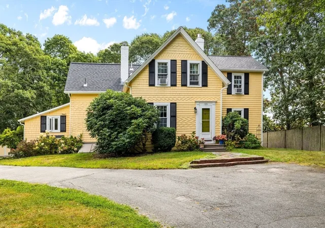 Photo 3 of Single family home for sale at 775 Shore Rd, Bourne, MA 02559 | MLS# 73567822 | Listing updated on 2026-09-14