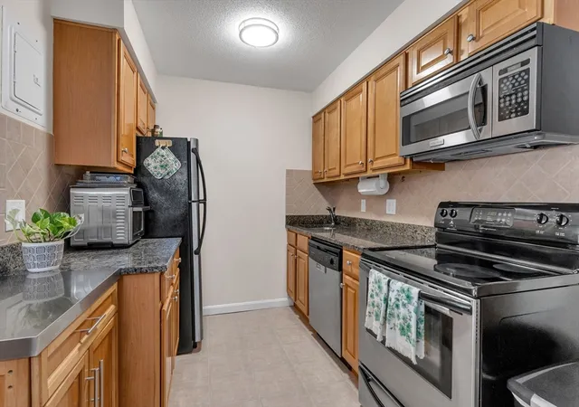 Homes for sale in Attleboro, MA | 18 Dailey St, Attleboro, MA 02703