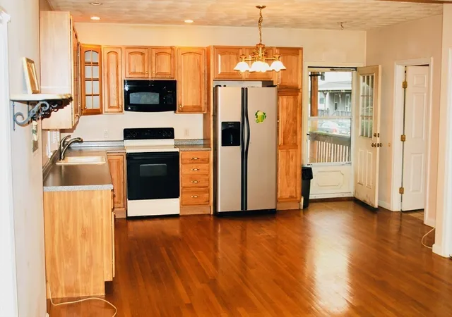 Listing Photo 4 - Condo for sale in building located at 40 Wright St, Stoneham, MA 01440