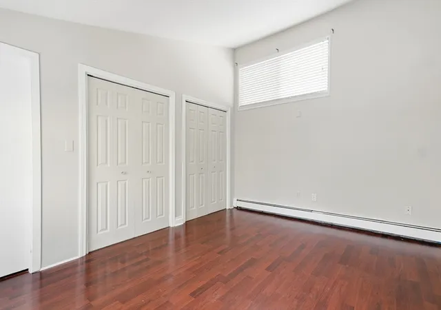 image of 6 Adams Ct, Amesbury, MA 01913