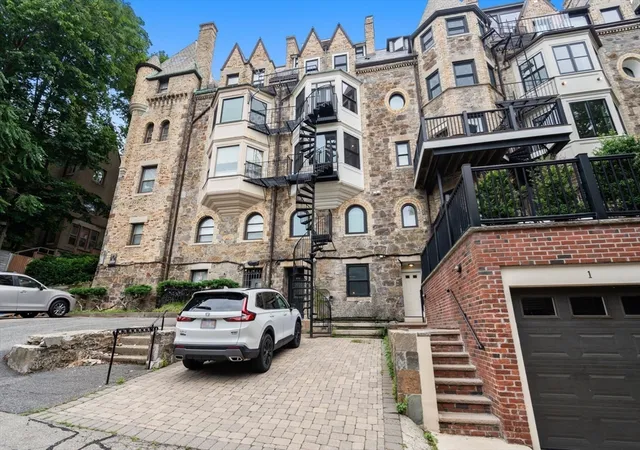 2nd image of 324 Tappan, Brookline, MA 02445