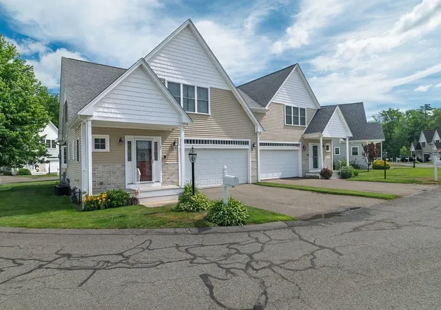 Homes for sale in Rockland, MA | 13 Midfield Dr #13, Rockland, MA 02370 | MLS# 73539999