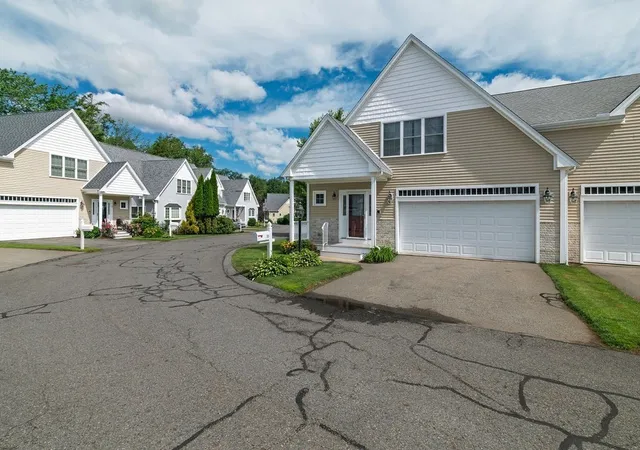 Homes for sale in Rockland, MA | 13 Midfield Dr #13, Rockland, MA 02370 | MLS# 73539999