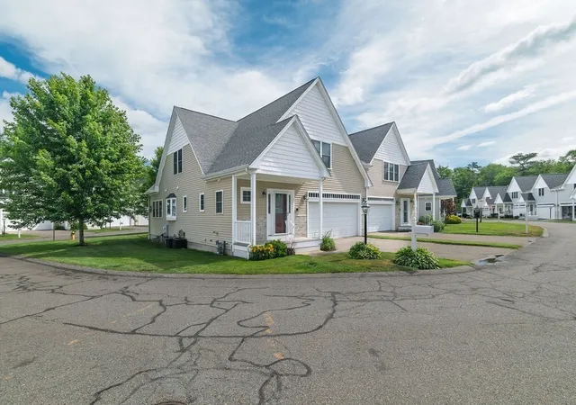 Homes for sale in Rockland, MA | 13 Midfield Dr #13, Rockland, MA 02370 | MLS# 73539999