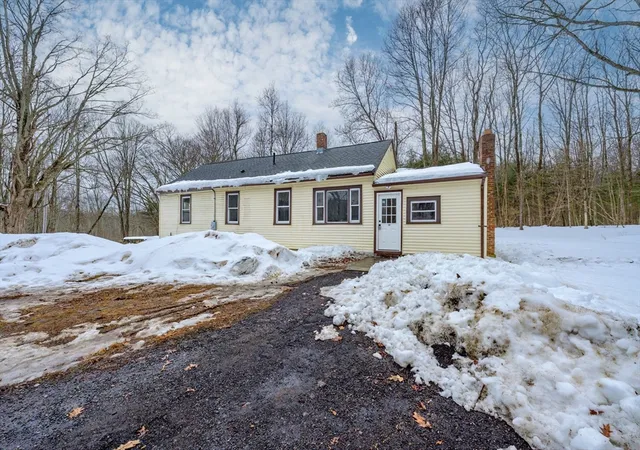 Homes for sale in Dudley, MA | 72 Nw Schoolhouse Rd, Dudley, MA 01571 | MLS# 73479573