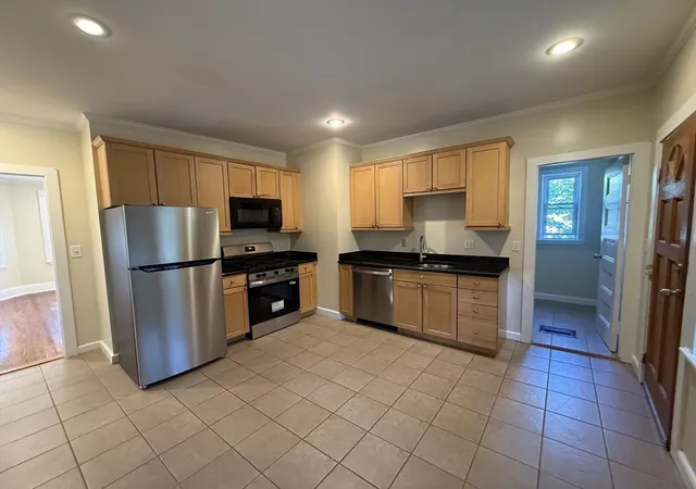 4th image of 110 A Chestnut St (rear), Brookline, MA 02445