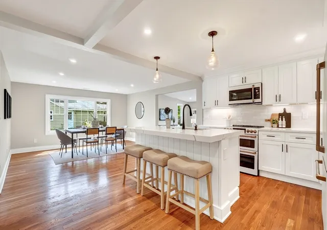 Photo 3 of Single family home for sale at 28 Fieldstone Dr, Burlington, MA 01803 | MLS# 73562701 | Listing updated on 2026-09-12