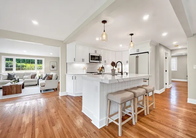 Photo 4 of Single family home for sale at 28 Fieldstone Dr, Burlington, MA 01803 | MLS# 73562701 | Listing updated on 2026-09-12
