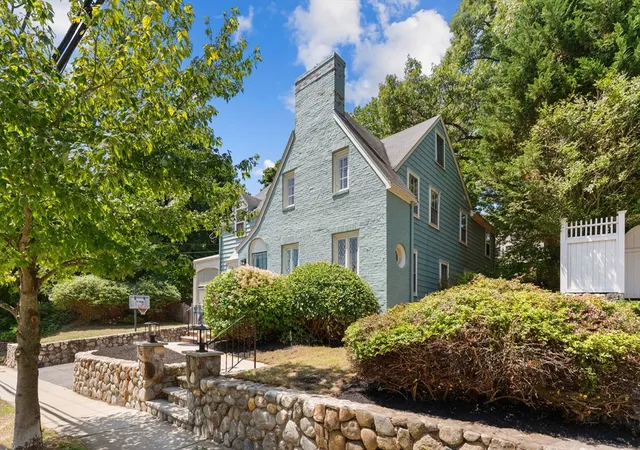 3rd image of 49 Hillsdale Rd, Arlington, MA 02476 | MLS# 73559827
