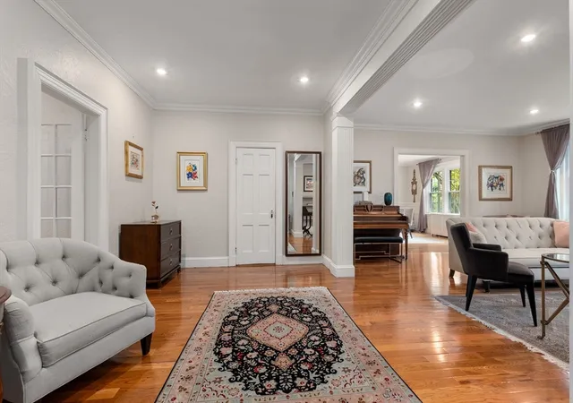 3rd image of 1272 Beacon St, Brookline, MA 02446