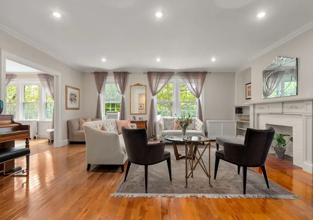 4th image of 1272 Beacon St, Brookline, MA 02446