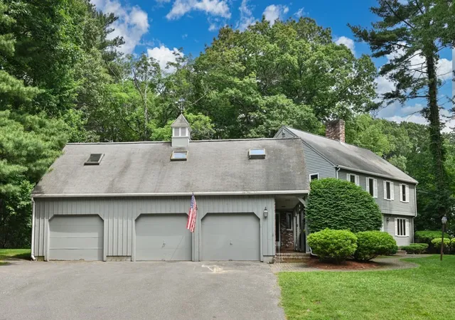 3rd image of 18 Strawberry Hill Ln, Danvers, MA 01923 | MLS# 73536283