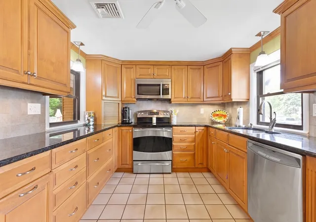 4th image of 31 Harlan Dr, Brockton, MA 02301 | MLS# 73545723
