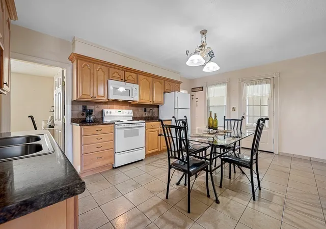 5th image of 352 Daniels St, Fitchburg, MA 01420 | MLS# 73553161