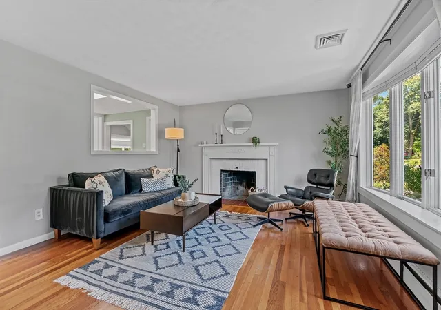 2nd image of 14 Sunset Dr, Northborough, MA 01532 | MLS# 73565480