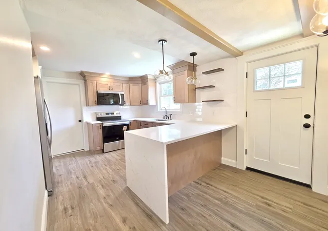 Homes for sale in Smithfield, RI | 8 Wolf Hill Rd, Smithfield, RI 02917 | MLS# 73548544