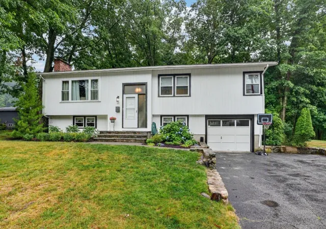 Homes for sale in Framingham, MA | 11 Geraldine Road, Framingham, MA 01701 | MLS# 73546121