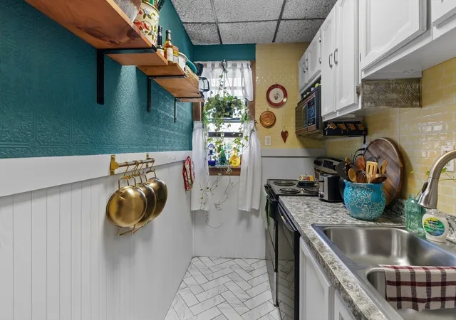 Listing Photo 5 - Condo for sale in building located at 1267 Grafton, Worcester, MA 01604