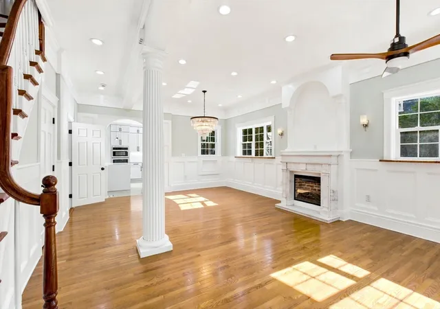 3rd image of 10 Washington Park, Andover, MA 02460