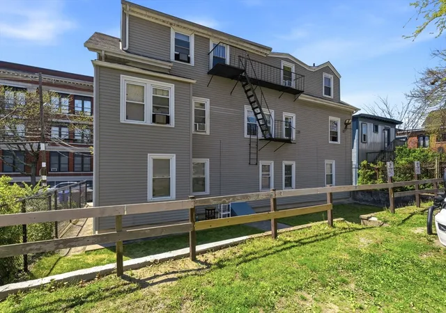 Homes for sale in Providence, RI | 513 Charles St, Providence, RI 02904 | MLS# 73521978