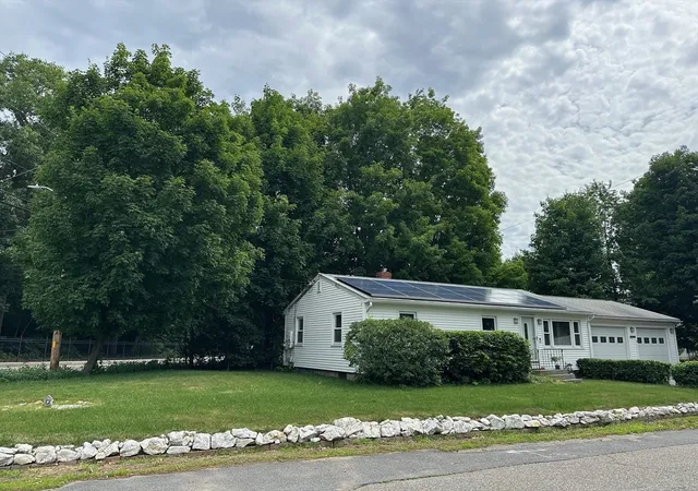 2nd image of 8 Bishop St, Leominster, MA 01453 | MLS# 73542082