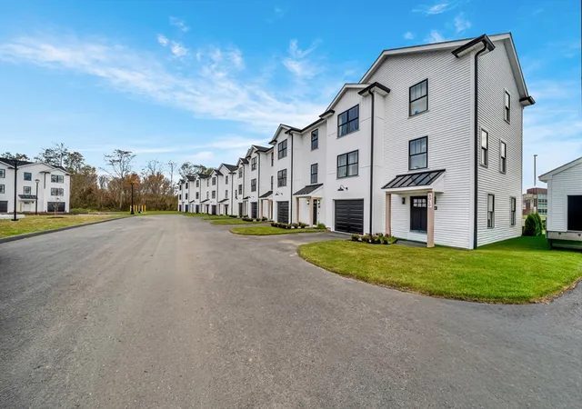2nd image of 32 Birch Brk Rd, Lynn, MA 01905