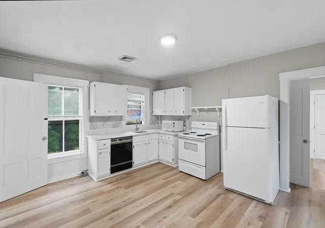 Listing Photo 4 - Condo for sale in building located at 67-69 Main, Pepperell, MA 01463