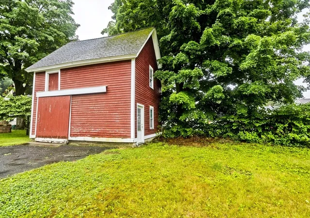 Homes for sale in Palmer, MA | 1075 Central St, Palmer, MA 01069 | MLS# 73547165