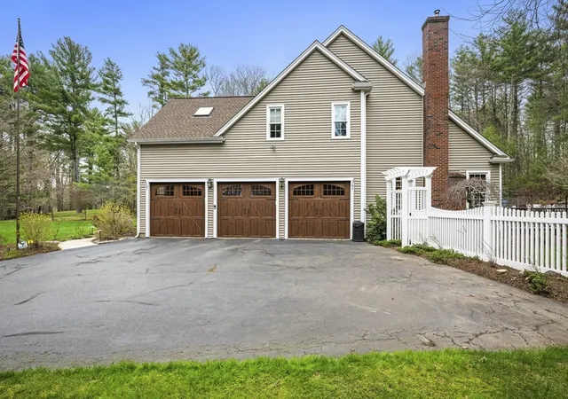 Homes for sale in Upton, MA | 154 South Street, Upton, MA 01568 | MLS# 73507328