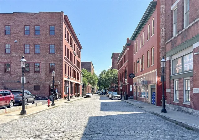 2nd image of 172 Middle St #303, Lowell, MA 01852 | MLS# 73565188