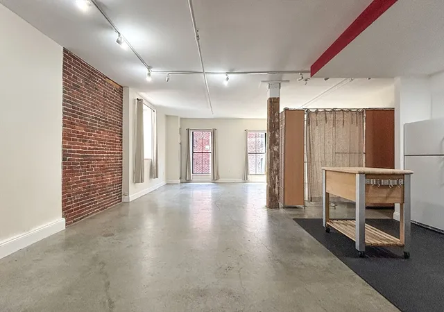 Photo 3 of Condo for sale at 172 Middle St #303, Lowell, MA 01852 | MLS# 73565188 | Listing updated on 2026-08-22