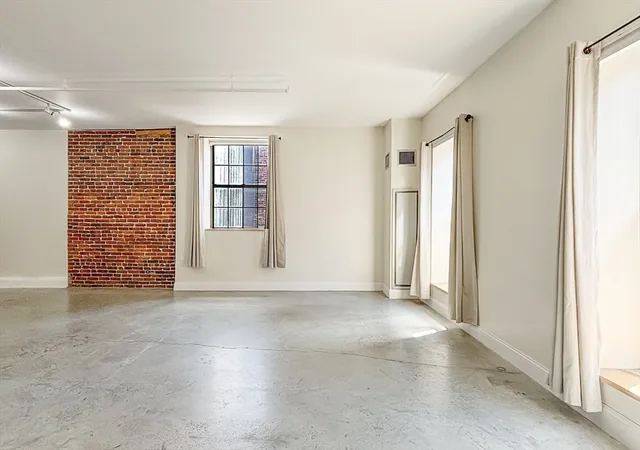 Photo 3 of Condo for sale at 172 Middle St #303, Lowell, MA 01852 | MLS# 73565188 | Listing updated on 2026-09-22