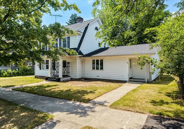 2nd image of 32 Marsden St, Springfield, MA 01109 | MLS# 73559587