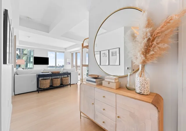 1st image of 133 Seaport Blvd #1022, Boston, MA 02210 | MLS# 73513881